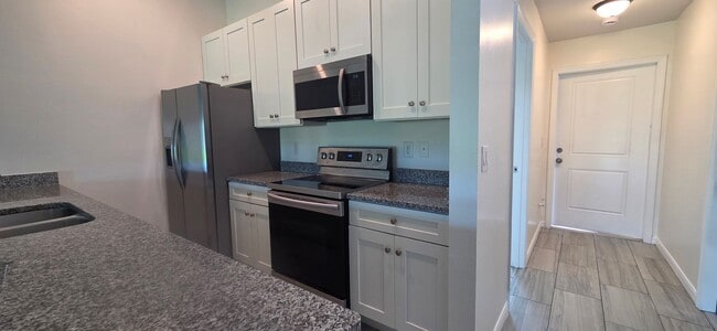 410 NE 25th Ave in Cape Coral, FL - Building Photo - Building Photo