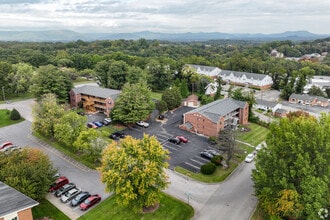 Stone Ridge Apartments- Convenient Location in Roanoke, VA - Building Photo - Building Photo