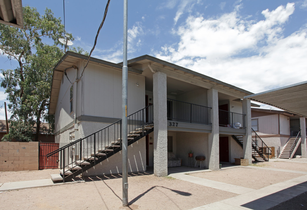 327 S Stapley St in Mesa, AZ - Building Photo