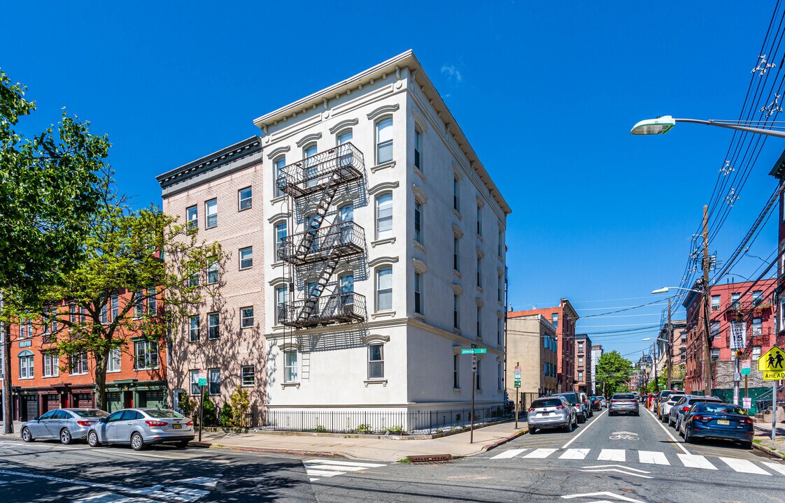 132 Jefferson St in Hoboken, NJ - Building Photo