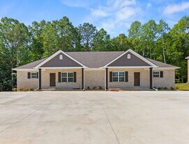 921 Logan Ct in Auburn, AL - Building Photo