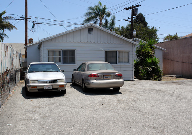 704 N Centinela Ave in Inglewood, CA - Building Photo - Building Photo