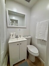 1321 N 69th Way, Unit RM#1 in Hollywood, FL - Building Photo - Building Photo