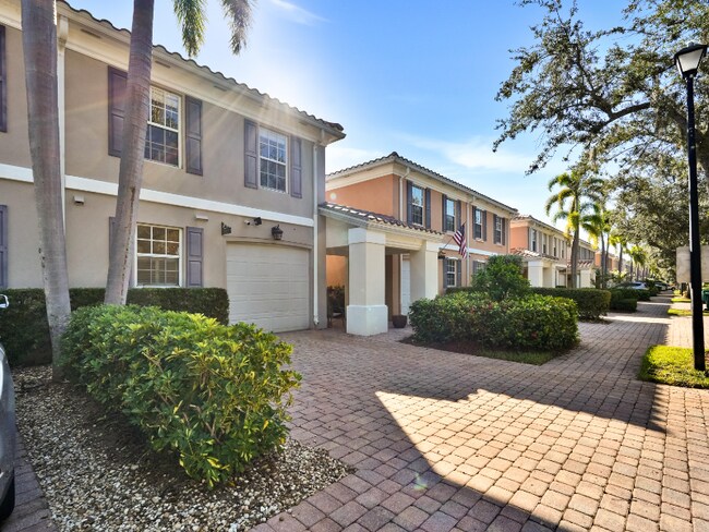 5609 Cove Cir in Naples, FL - Building Photo - Building Photo