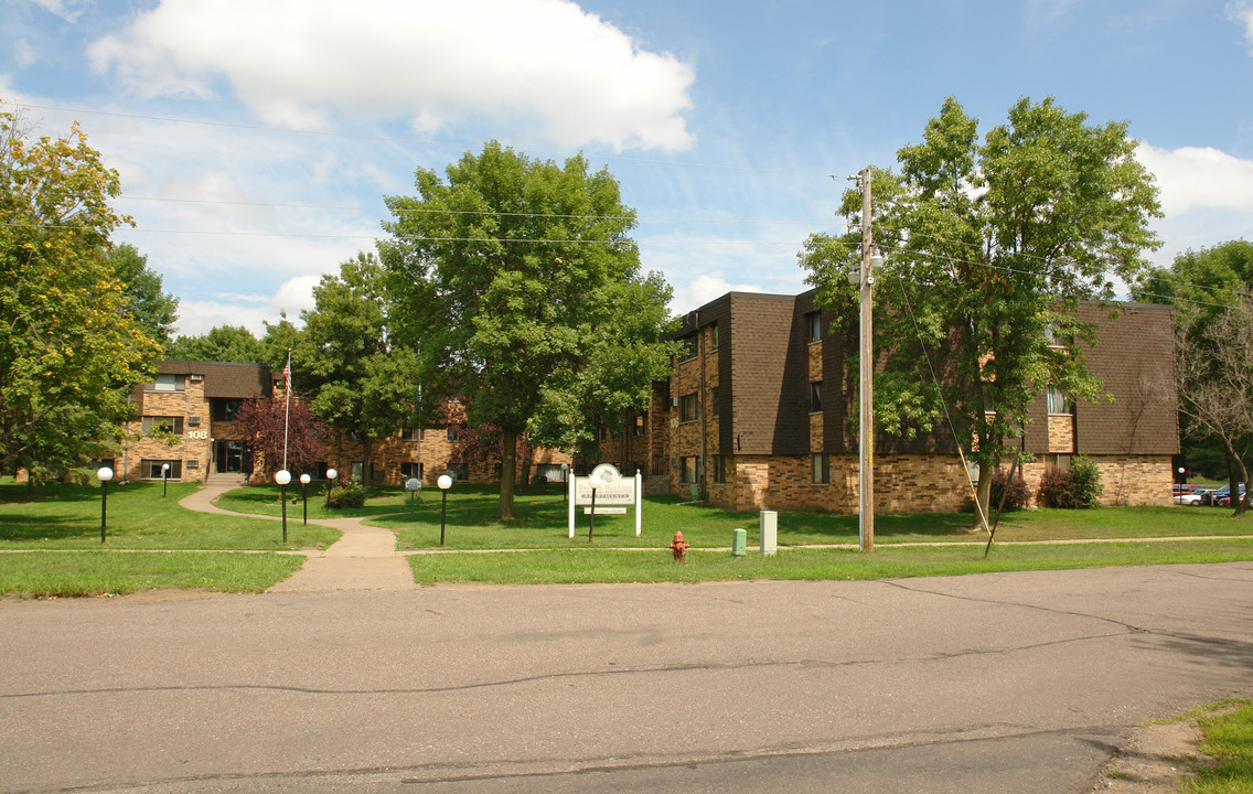 Braham Meadows Apartments in Braham, MN - Building Photo