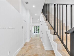 3502 NE 166th St in North Miami Beach, FL - Building Photo - Building Photo