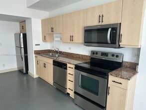 111 E Flagler St, Unit 702 in Miami, FL - Building Photo - Building Photo