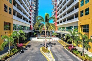 1208 E Kennedy Blvd in Tampa, FL - Building Photo