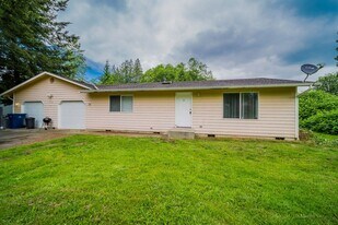 8125 325th Pl NW in Stanwood, WA - Building Photo