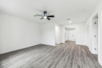 125 18th Ave N in Texas City, TX - Building Photo - Building Photo