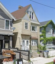 1703 N Astor St, Unit upper in Milwaukee, WI - Building Photo