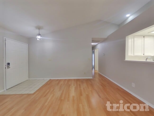 7726 Robinette Rd in Sacramento, CA - Building Photo - Building Photo