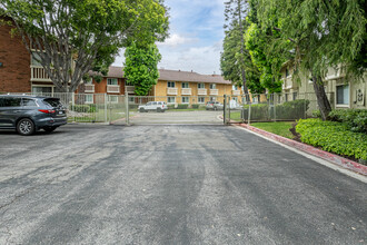 Summer Woods Condominium in Whittier, CA - Building Photo - Building Photo