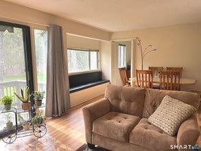 593 Heritage Vlg in Southbury, CT - Building Photo - Building Photo