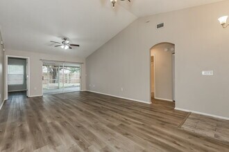 13208 Sharondale Ct in Riverview, FL - Building Photo - Building Photo