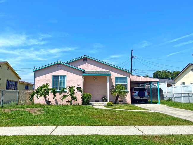 327 E Eleanor Ln in Long Beach, CA - Building Photo - Building Photo