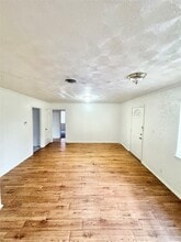 6820 Dart Ave in Dallas, TX - Foto de edificio - Building Photo