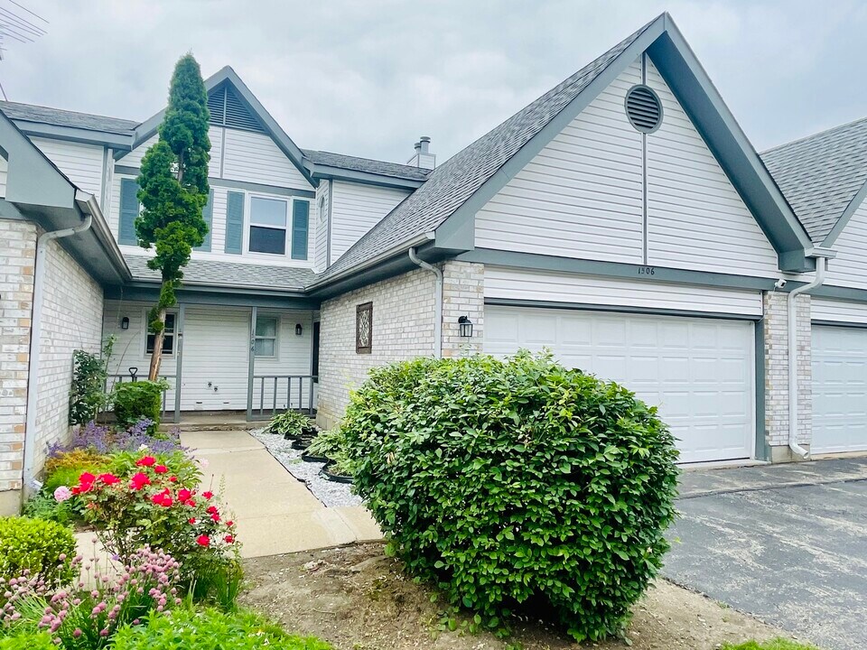 1506 Fernwood Ct in Gurnee, IL - Building Photo