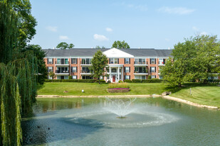 Versailles on the Lakes Oakbrook* Apartments