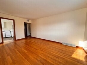 498 Lee St in Des Plaines, IL - Building Photo - Building Photo