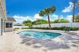 11011 SW 110th Rd in Miami, FL - Building Photo - Building Photo