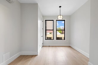 542 Newark Ave, Unit 3R in Jersey City, NJ - Building Photo - Building Photo