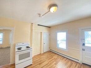 26 High St in Derry, NH - Building Photo - Building Photo