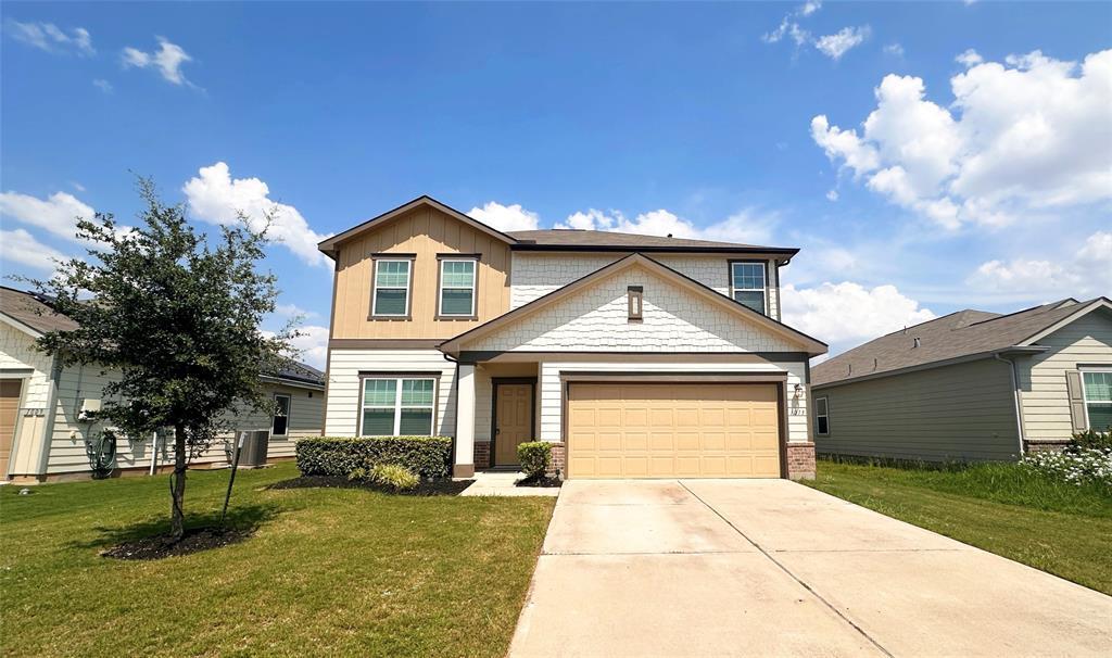 1013 Banyon Tree Ln in Pattison, TX - Foto de edificio