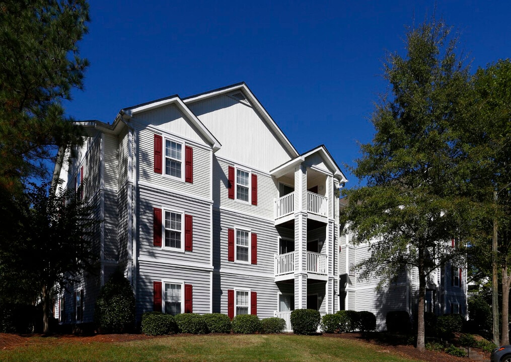 Avon Crossings Apartments in Durham, NC - Building Photo