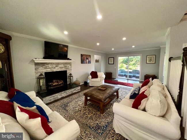 property at 909 St Stephens Rd