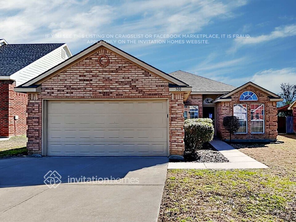 500 Sunrise Cir in Seagoville, TX - Building Photo