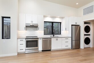 135 Chrystal Terrace in Santa Cruz, CA - Building Photo - Building Photo