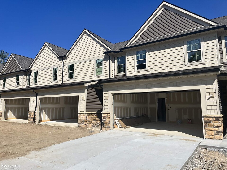 11389 LANGFELD Spur in Brighton, MI - Building Photo