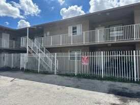 2550 W 60th St in Hialeah, FL - Building Photo