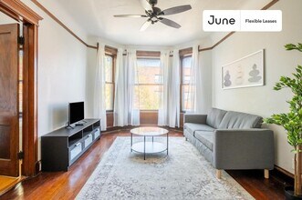 1223 W Gunnison St in Chicago, IL - Foto de edificio - Building Photo