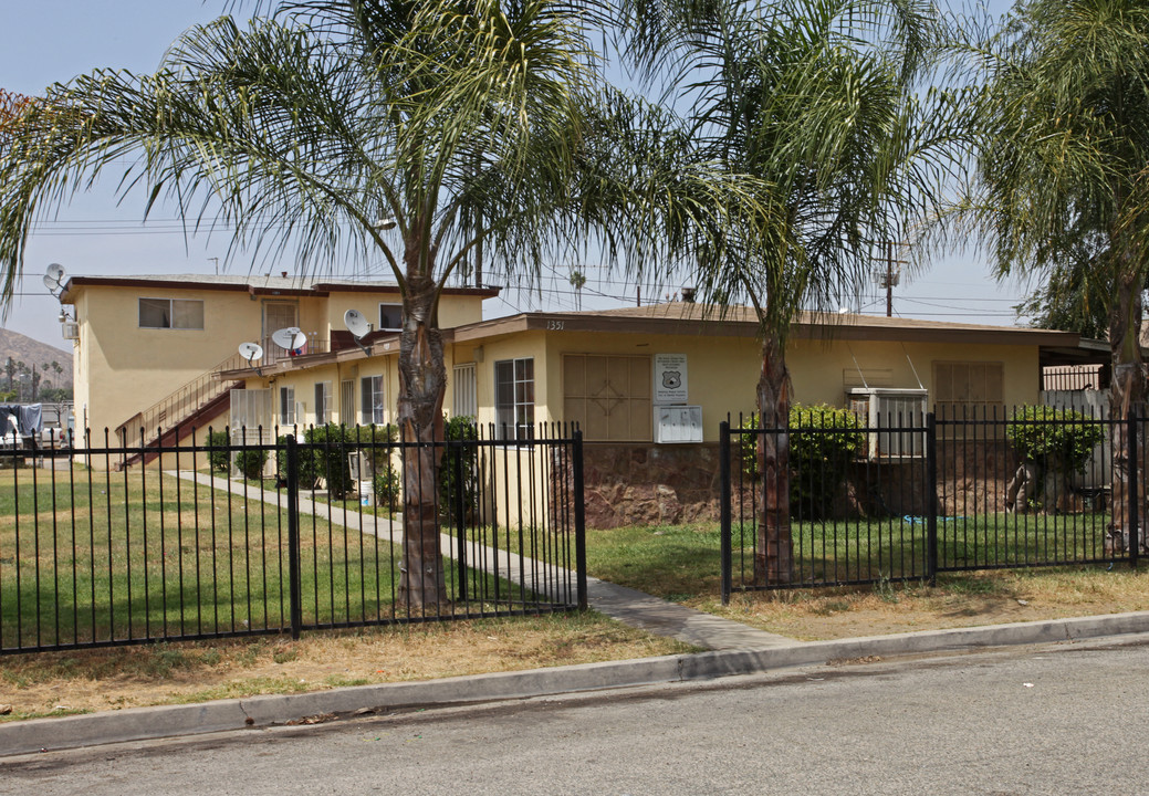 1361-1367 Villa St in Riverside, CA - Foto de edificio