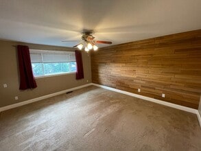 1548 SW Robertson Dr in Oak Harbor, WA - Building Photo - Building Photo