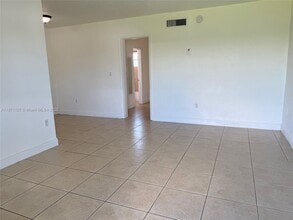 4300 SW 67th Ave in Miami, FL - Building Photo - Building Photo