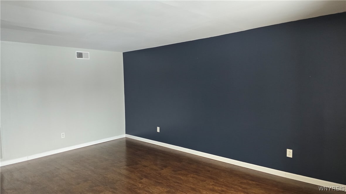 21 Coolbrook Ct in East Amherst, NY - Building Photo
