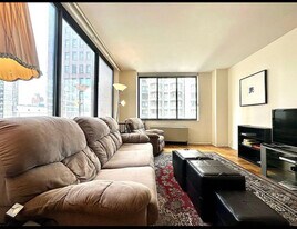 62 W 62nd St in New York, NY - Building Photo