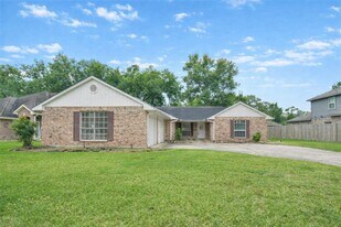 419 S Starboard St in Crosby, TX - Building Photo