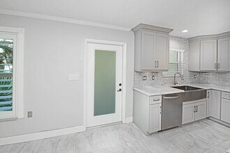 3180 NW 6th Ave in Oakland Park, FL - Building Photo - Building Photo