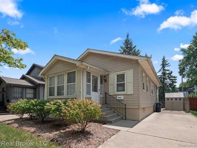 1428 Bennaville Ave in Birmingham, MI - Building Photo - Building Photo