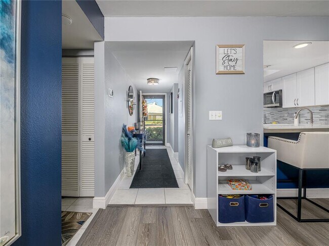 120 Caryl Way in Oldsmar, FL - Building Photo - Building Photo