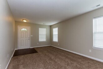 5617 Sweet River Dr in Indianapolis, IN - Building Photo - Building Photo