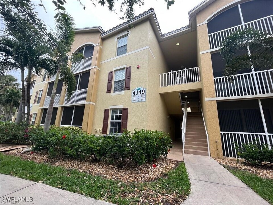 4149 Residence Drive in Ft. Myers, FL - Building Photo