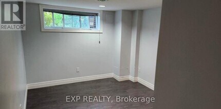 16 Galewood Dr in Toronto, ON - Building Photo - Building Photo
