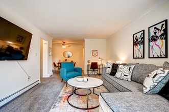 3367 S 100th St in Milwaukee, WI - Foto de edificio - Building Photo