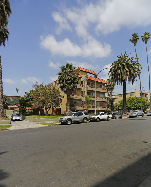 Villa Monterey in Los Angeles, CA - Building Photo