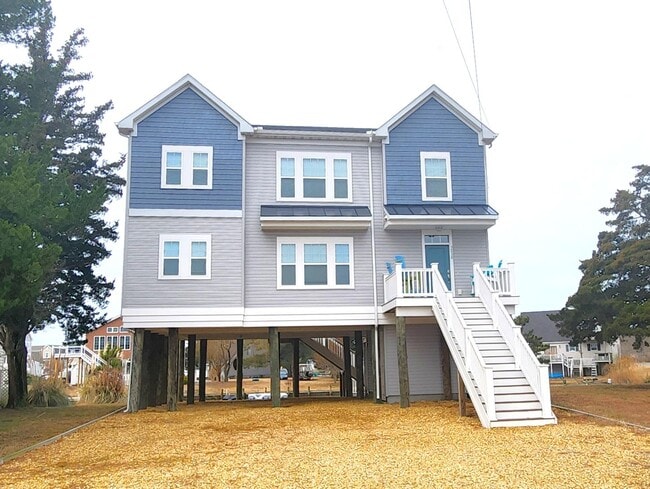 property at 3238 Dock Ct